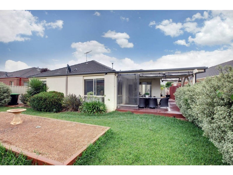 4 Bramall Place, Caroline Springs VIC 3023