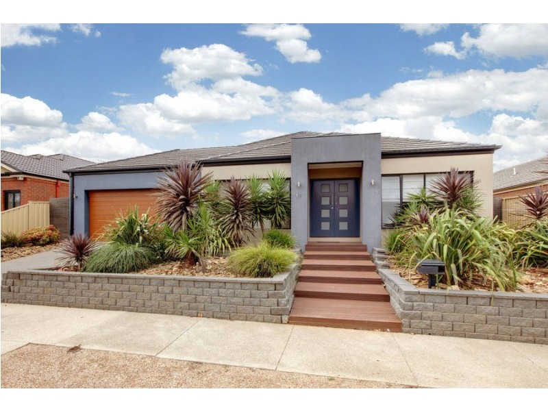 16 Studley Parkway, Caroline Springs VIC 3023