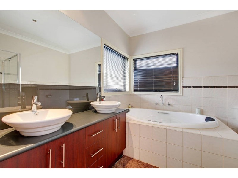 16 Studley Parkway, Caroline Springs VIC 3023
