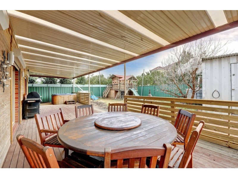 17 Perkins Grove, Burnside VIC 3023