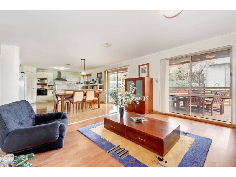 17 Perkins Grove, Burnside VIC 3023