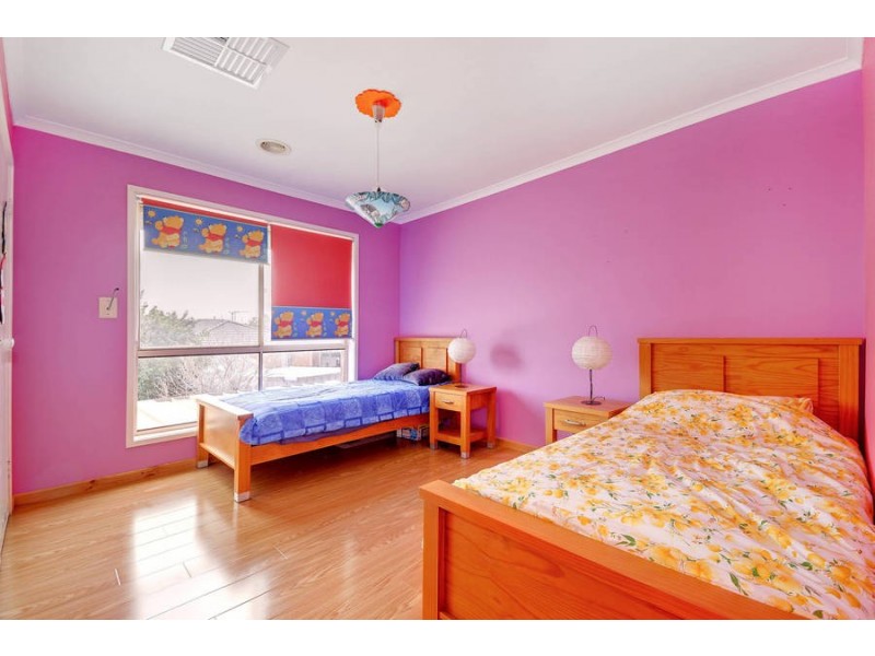 17 Perkins Grove, Burnside VIC 3023