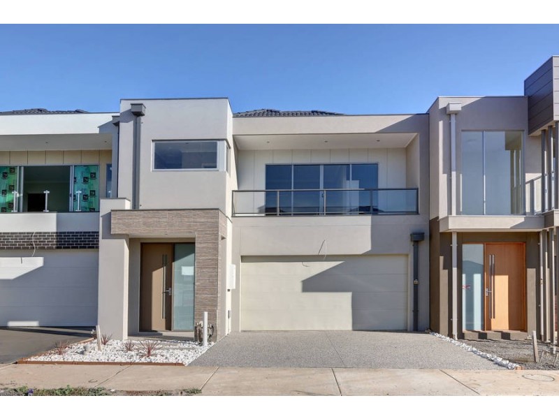 16 Marine Parade, Caroline Springs VIC 3023