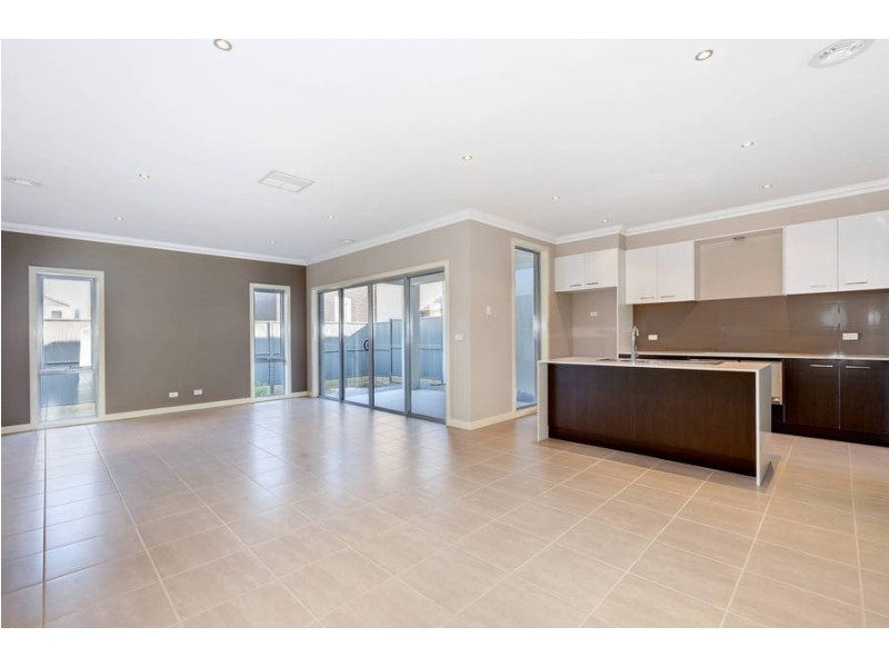 16 Marine Parade, Caroline Springs VIC 3023