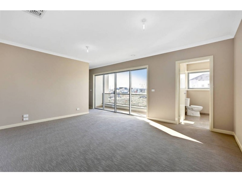 16 Marine Parade, Caroline Springs VIC 3023