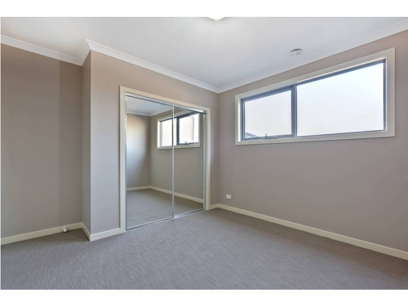 16 Marine Parade, Caroline Springs VIC 3023