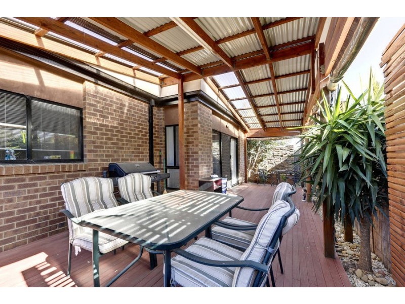 16 Dobell Crescent, Caroline Springs VIC 3023