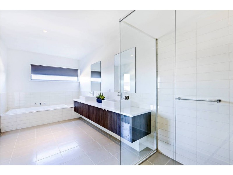 5 Tatterson Way, Caroline Springs VIC 3023