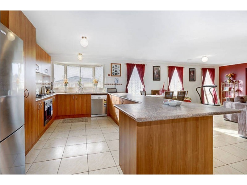 19 Lyons Avenue, Burnside Heights VIC 3023