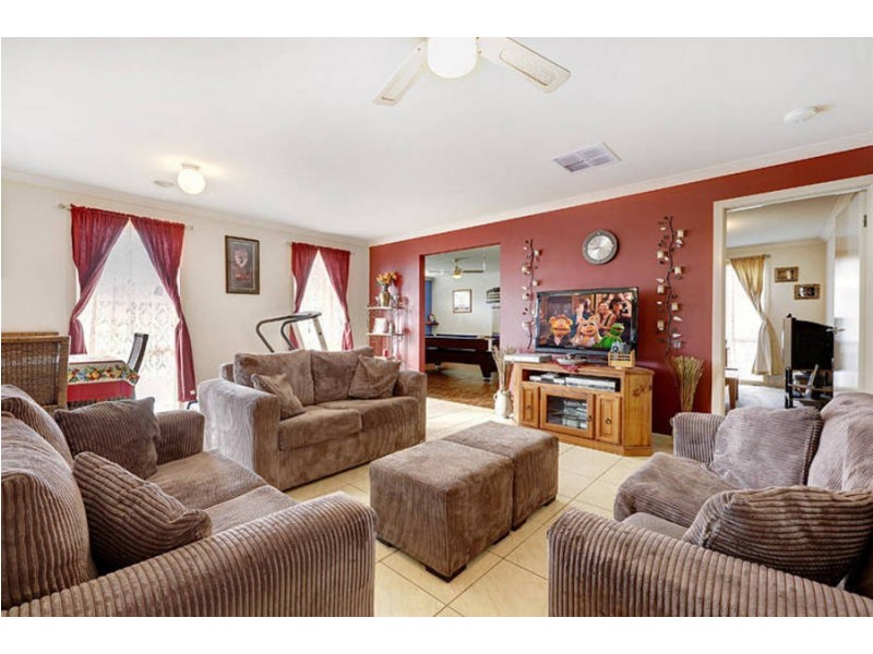 19 Lyons Avenue, Burnside Heights VIC 3023