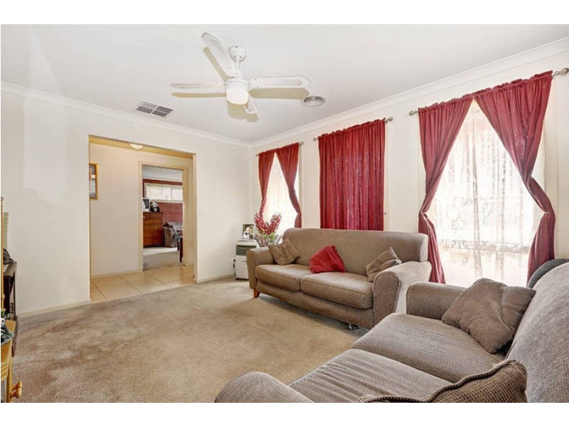 19 Lyons Avenue, Burnside Heights VIC 3023