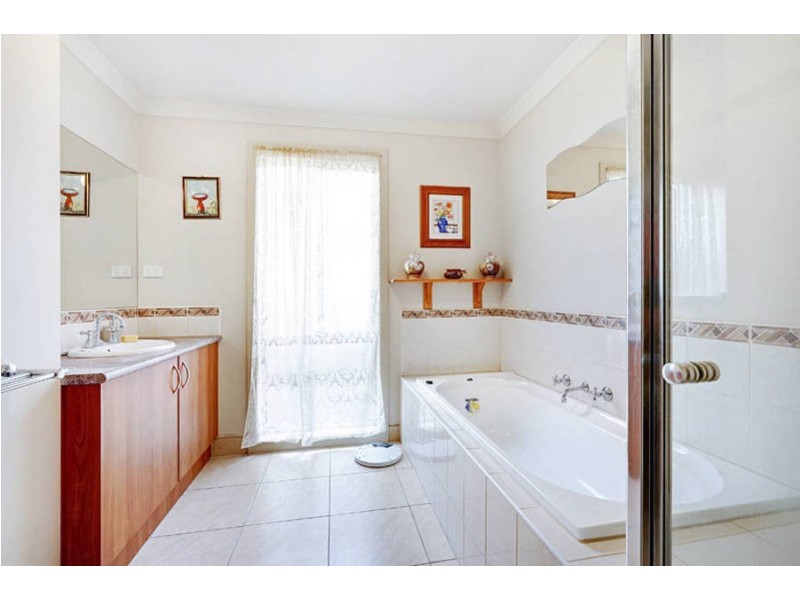 19 Lyons Avenue, Burnside Heights VIC 3023