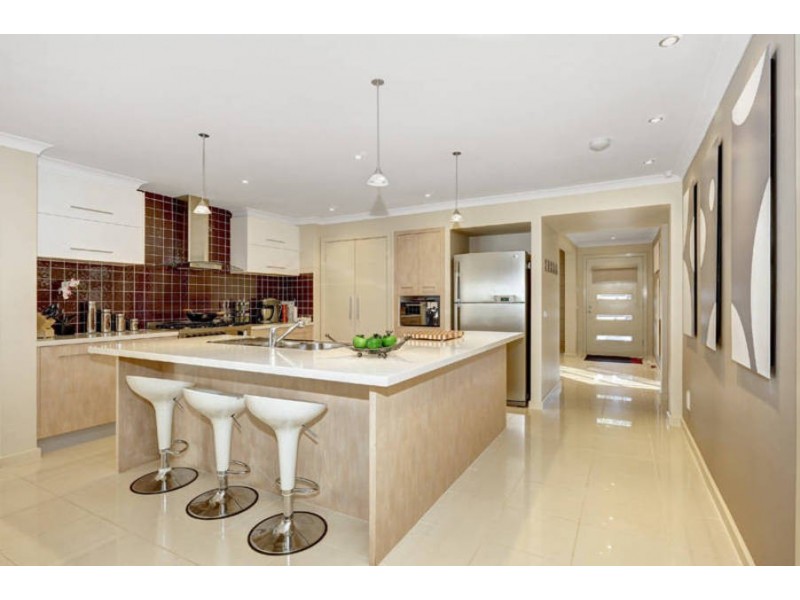 11 Scarvell Crescent, Caroline Springs VIC 3023