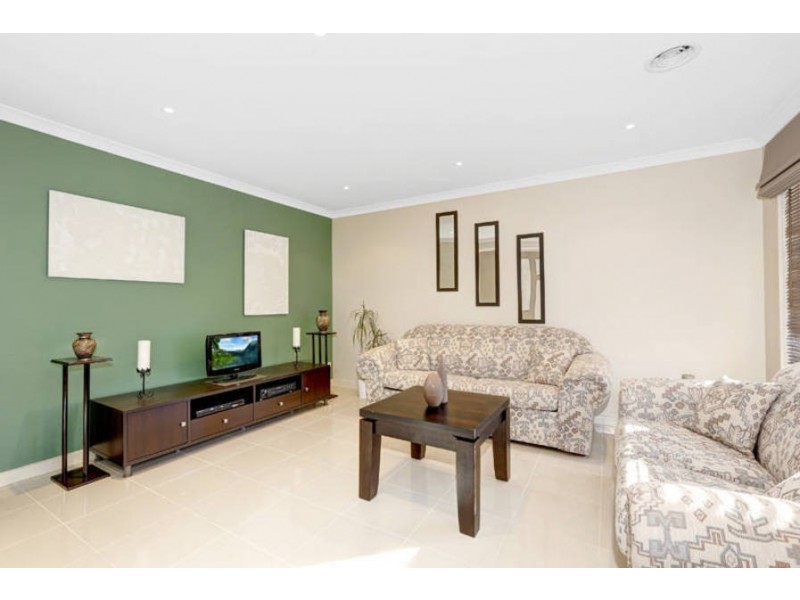 11 Scarvell Crescent, Caroline Springs VIC 3023