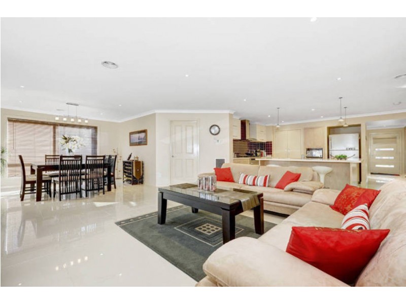 11 Scarvell Crescent, Caroline Springs VIC 3023