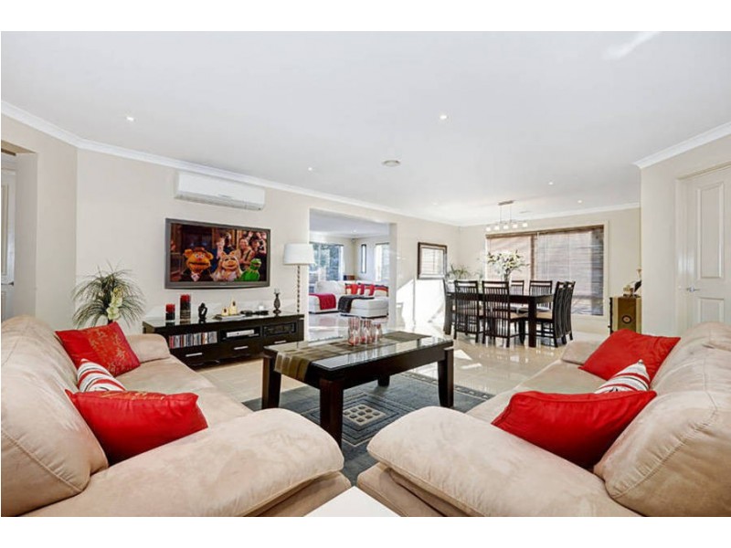 11 Scarvell Crescent, Caroline Springs VIC 3023