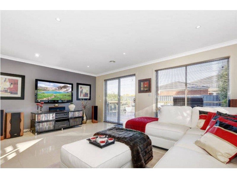 11 Scarvell Crescent, Caroline Springs VIC 3023