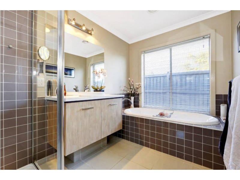 11 Scarvell Crescent, Caroline Springs VIC 3023