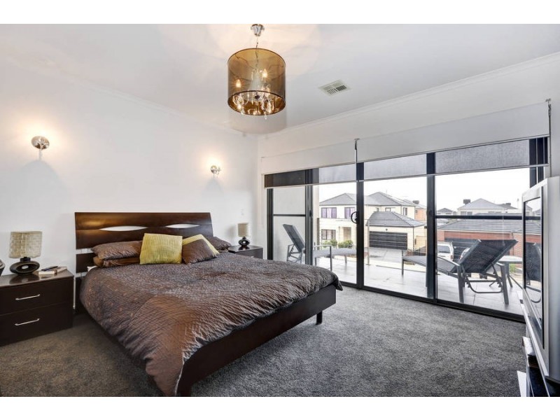 9  Tatterson Way, Caroline Springs VIC 3023