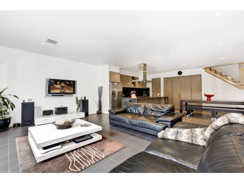 9  Tatterson Way, Caroline Springs VIC 3023