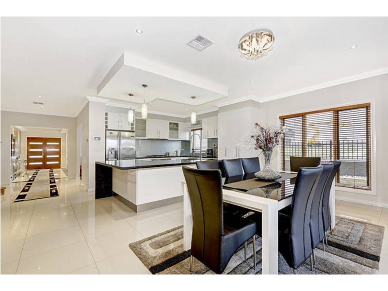 1 Meyers Lane, Caroline Springs VIC 3023