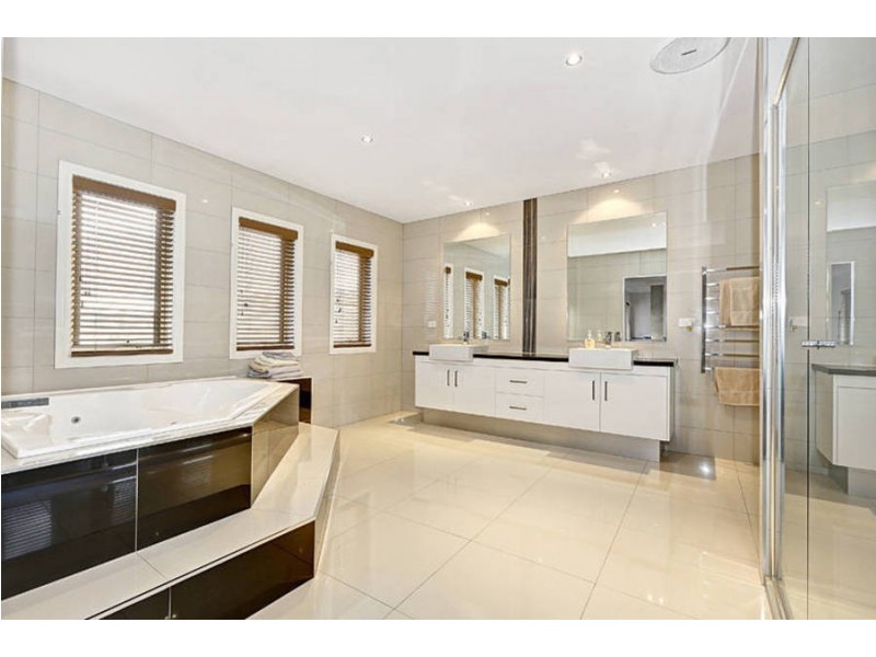 1 Meyers Lane, Caroline Springs VIC 3023