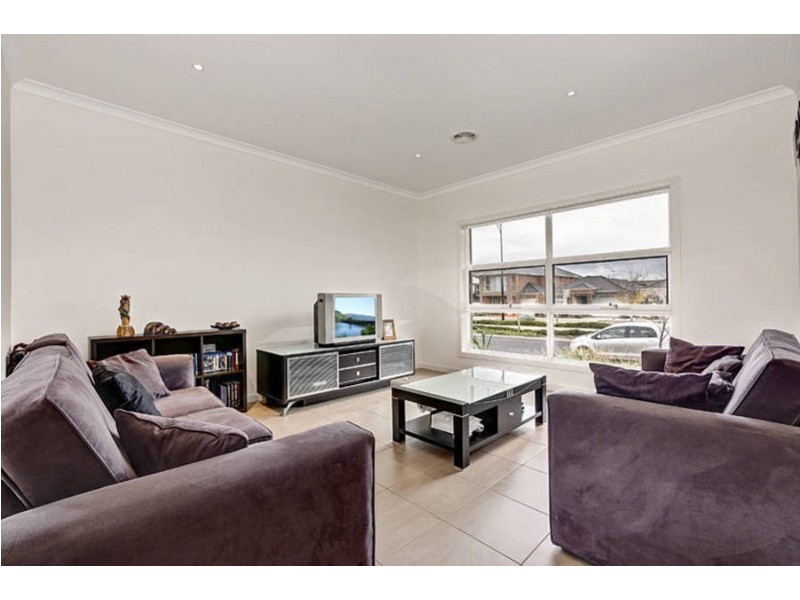 31 Broadway, Caroline Springs VIC 3023