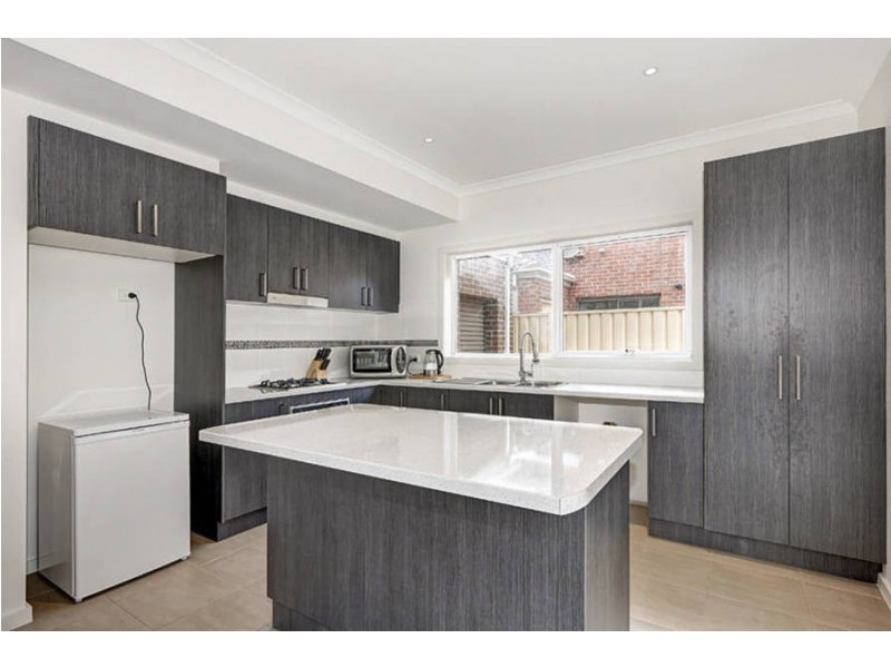31 Broadway, Caroline Springs VIC 3023