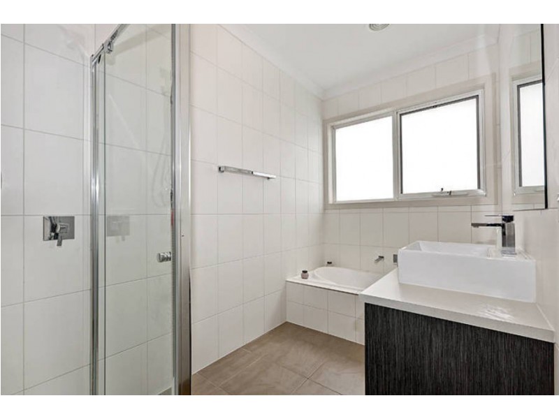 31 Broadway, Caroline Springs VIC 3023