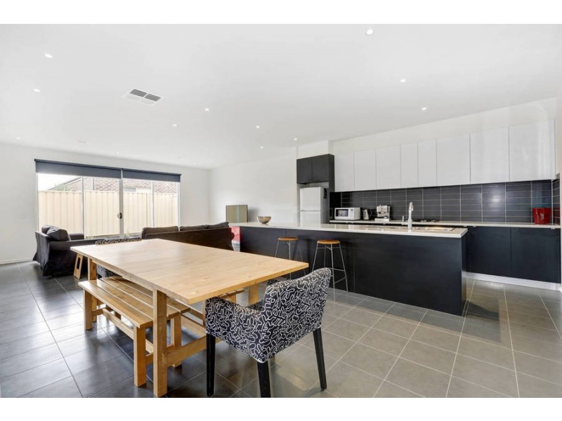 7 Tatterson Way, Caroline Springs VIC 3023