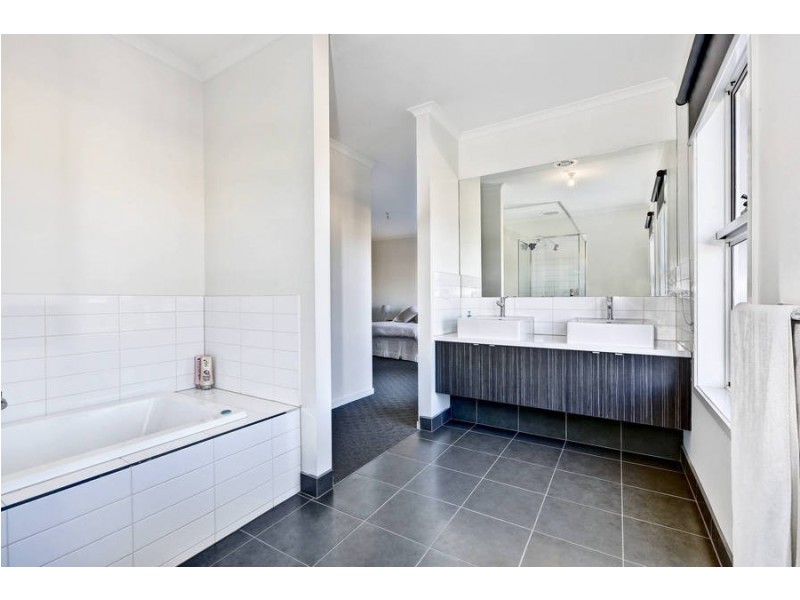 7 Tatterson Way, Caroline Springs VIC 3023