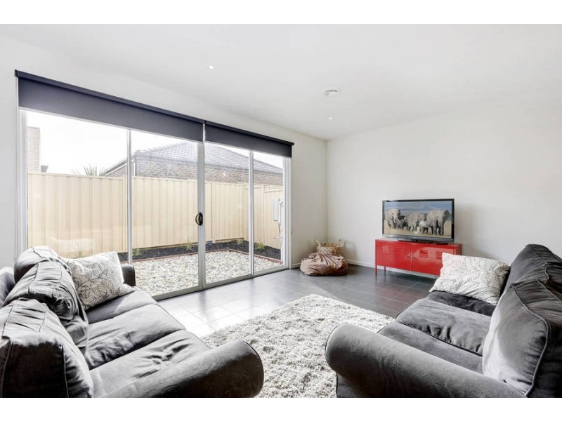 7 Tatterson Way, Caroline Springs VIC 3023