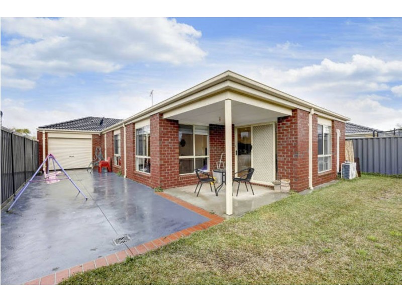 15 Klippel Way, Caroline Springs VIC 3023