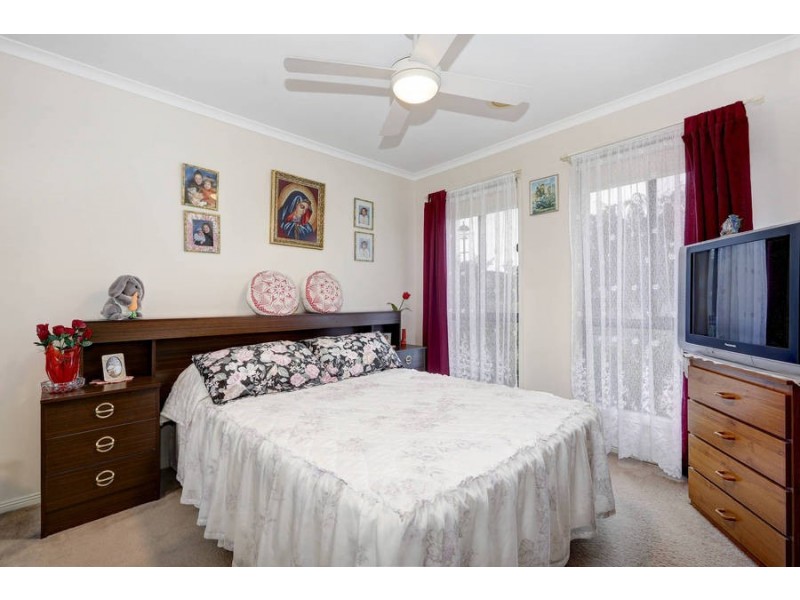 4 Lancely Green, Caroline Springs VIC 3023