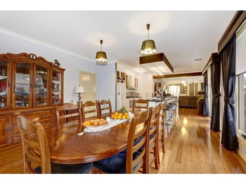 4 Grandstand Avenue, Caroline Springs VIC 3023