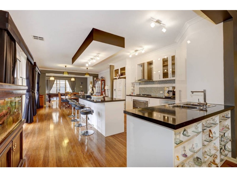 4 Grandstand Avenue, Caroline Springs VIC 3023