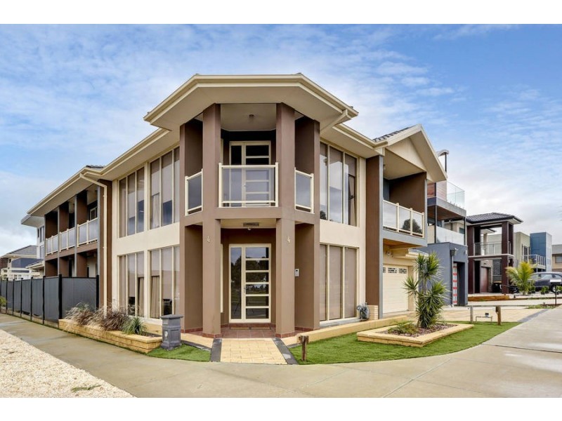 4 Grandstand Avenue, Caroline Springs VIC 3023