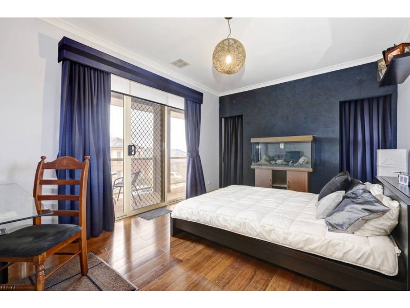 4 Grandstand Avenue, Caroline Springs VIC 3023