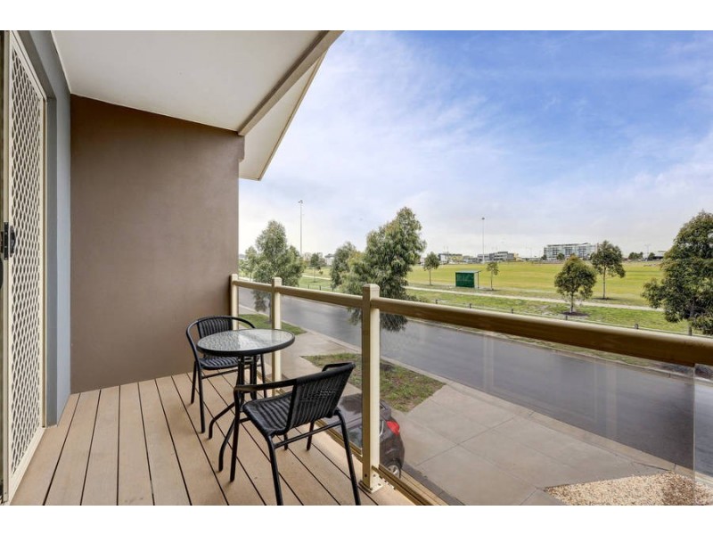 4 Grandstand Avenue, Caroline Springs VIC 3023