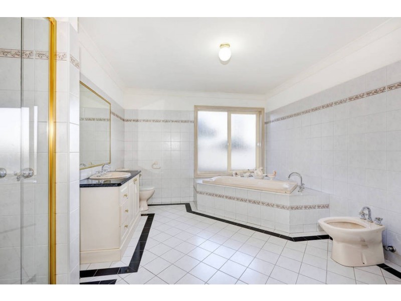 3 Richardson Court, Caroline Springs VIC 3023