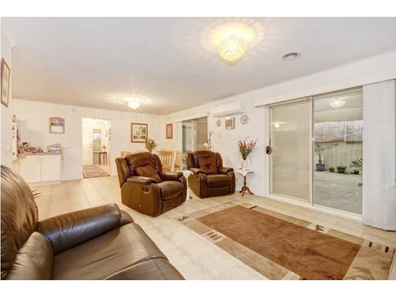 21 Flintoff Avenue, Burnside VIC 3023