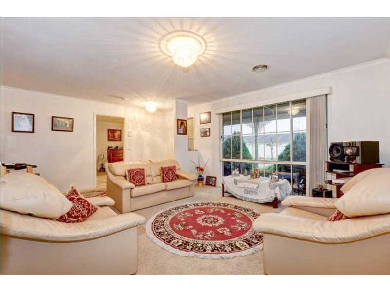 21 Flintoff Avenue, Burnside VIC 3023