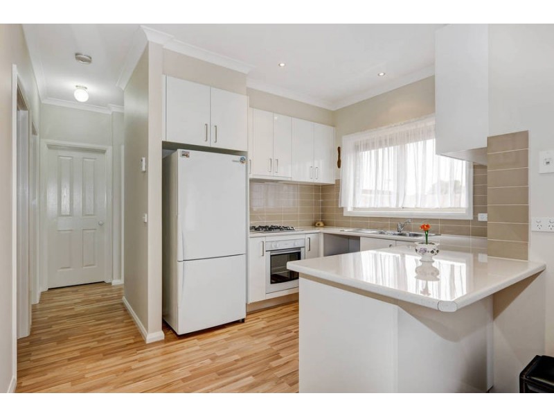 2/367 Taylors Road, Kings Park VIC 3021