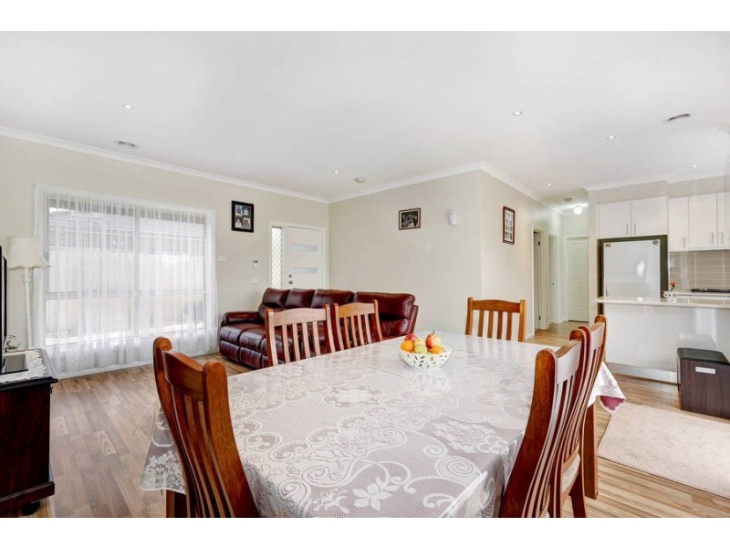 2/367 Taylors Road, Kings Park VIC 3021