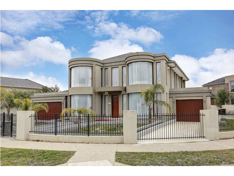 2 Lake Logan Way, Caroline Springs VIC 3023