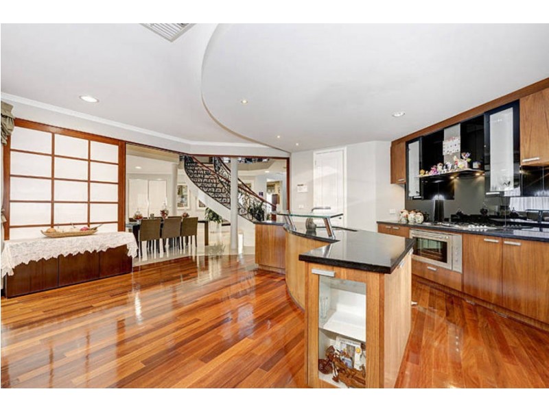 2 Lake Logan Way, Caroline Springs VIC 3023