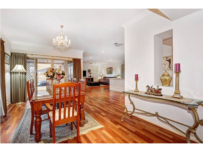 14 Holland Way, Caroline Springs VIC 3023