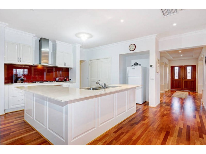 14 Holland Way, Caroline Springs VIC 3023