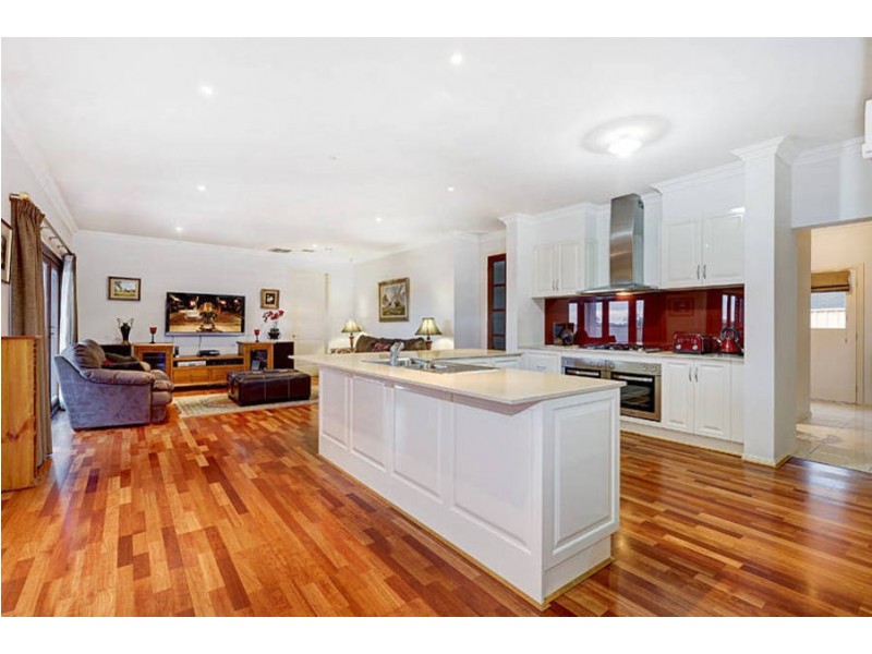 14 Holland Way, Caroline Springs VIC 3023