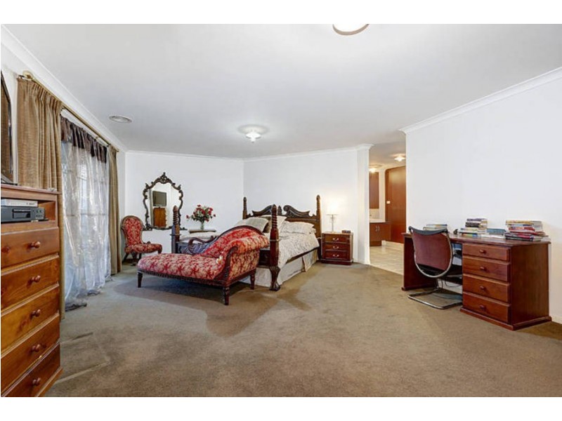 14 Holland Way, Caroline Springs VIC 3023